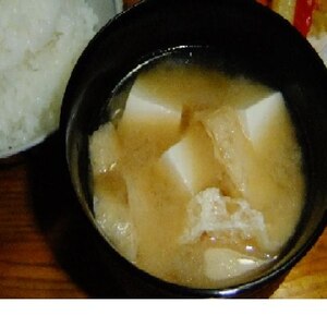 豆腐と油揚げのおみそ汁